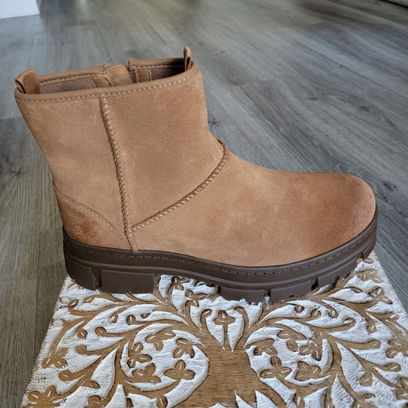 UGG Men's Skyview Classic Pull-on Waterproof Boot - Picture 3 of 11